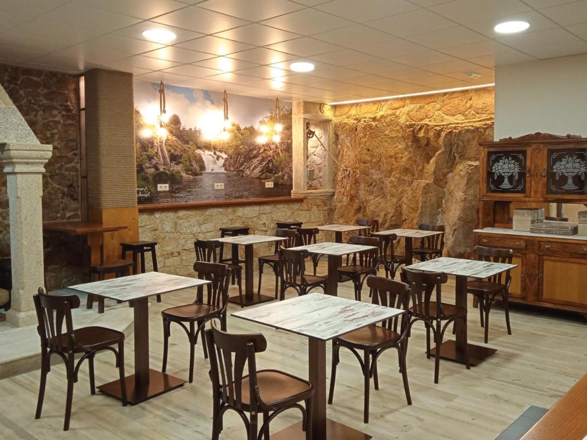 O Cabanel Albergue-Bar Villastose ภายนอก รูปภาพ