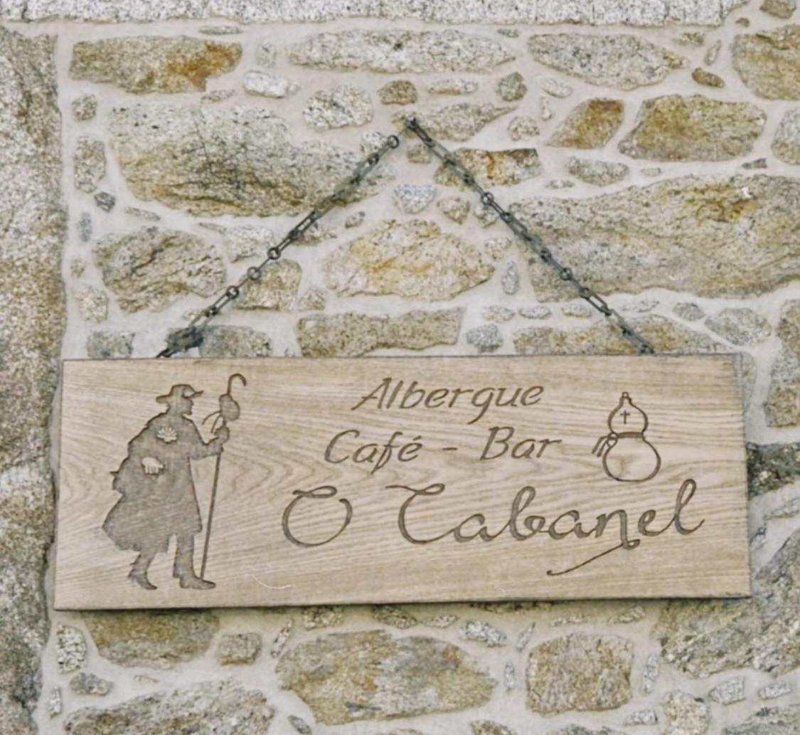 O Cabanel Albergue-Bar Villastose ภายนอก รูปภาพ