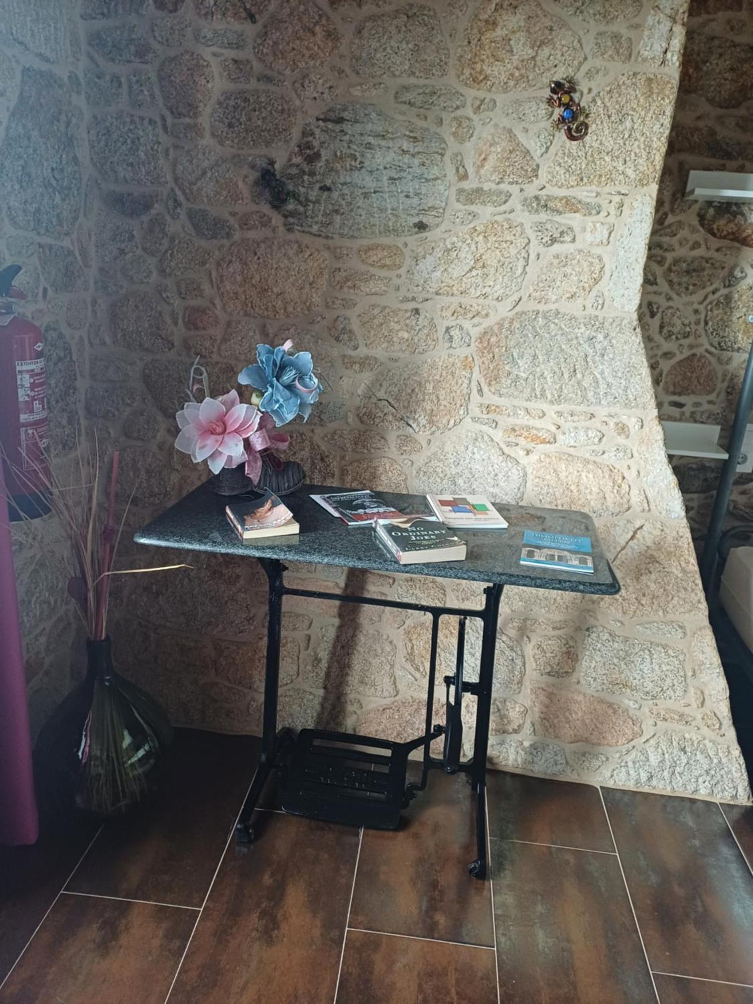 O Cabanel Albergue-Bar Villastose ภายนอก รูปภาพ