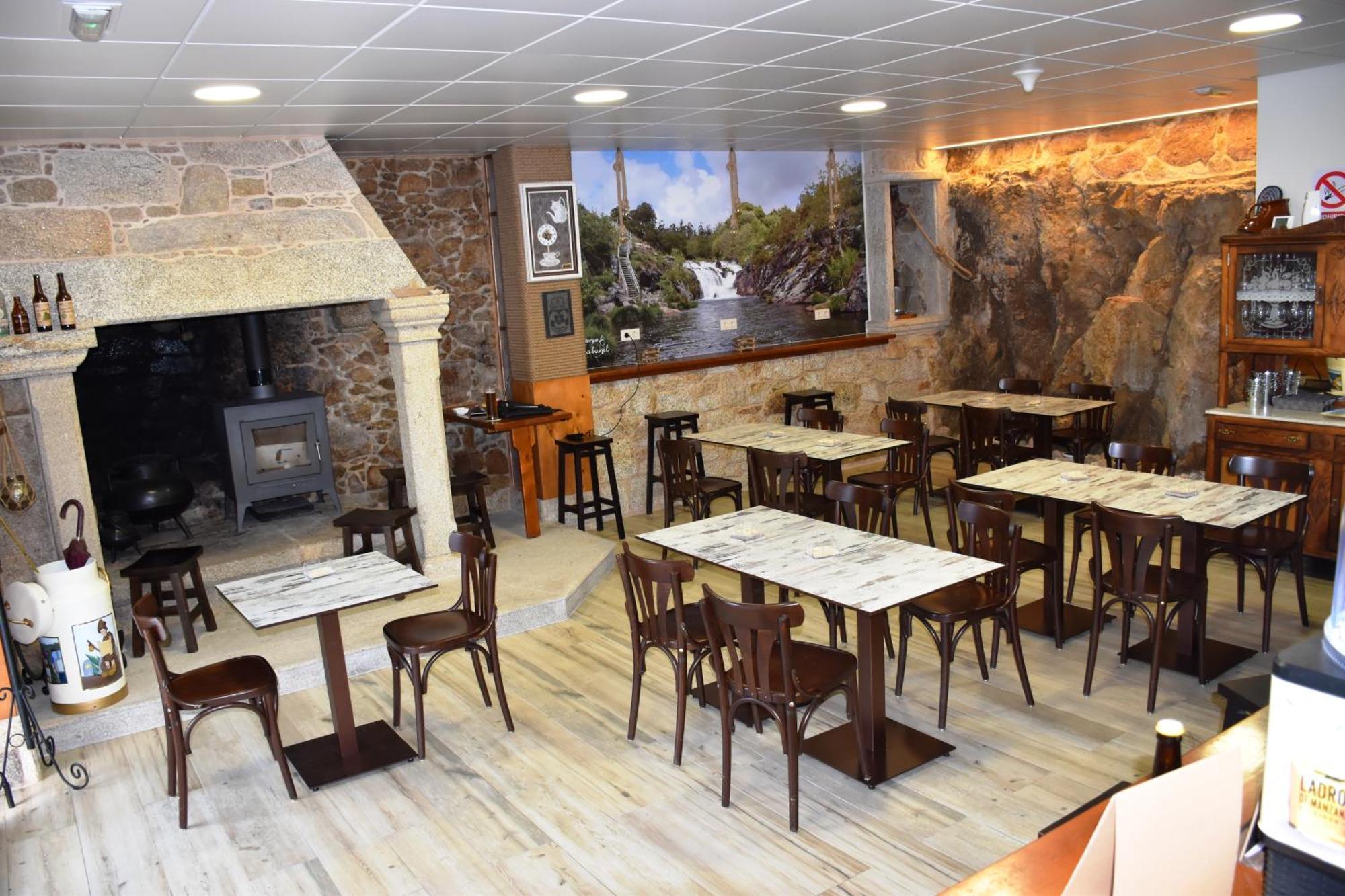 O Cabanel Albergue-Bar Villastose ภายนอก รูปภาพ